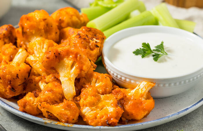 Low-sodium buffalo cauliflower bites